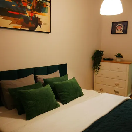 Spacious 3 In Center Perfect For Family Or A Group Of Friends *