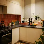 Spacious 3 In Center Perfect For Family Or A Group Of Friends Apartment *